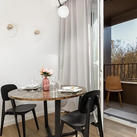 Modern & Trendy Studio Winiarska With Parking By Renters Poznań