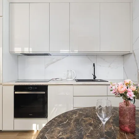 Modern & Trendy Studio Winiarska With Parking By Renters Apartament Poznań